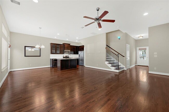 Foto del edificio - 1333 W 23rd St
