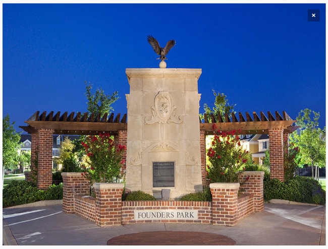 Building Photo - Extra large 4 berm 3.5 bath townhome in Vi...