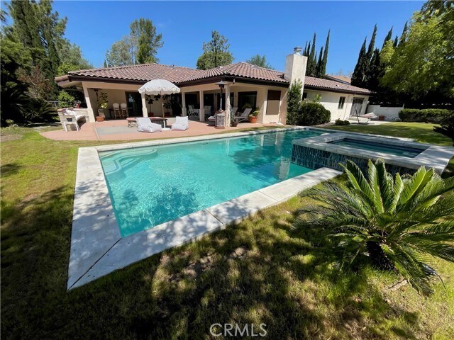 Foto del edificio - 16772 Knollwood Dr