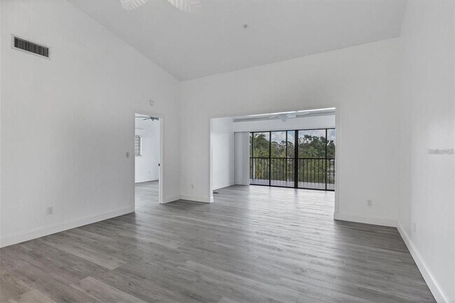 Foto del edificio - 5565 Ashton Lake Dr