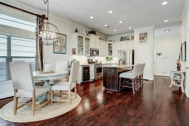 Foto del edificio - 5805 Larkin St