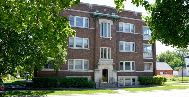 Building Photo - 735 20th St