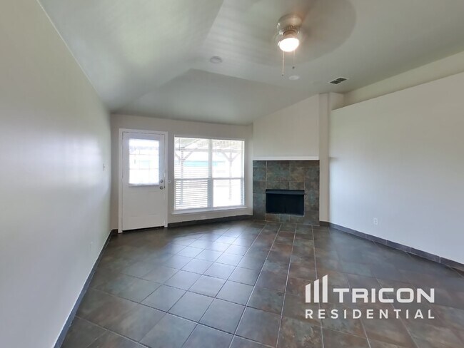 Building Photo - 912 Nancy Dr