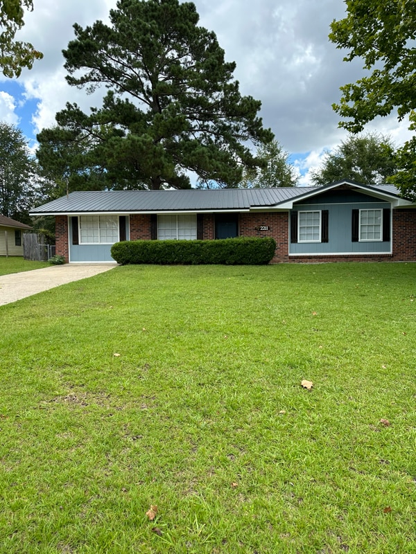 Primary Photo - 2211 Shannondoah Dr