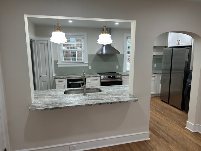 Building Photo - 425 S Jackson St