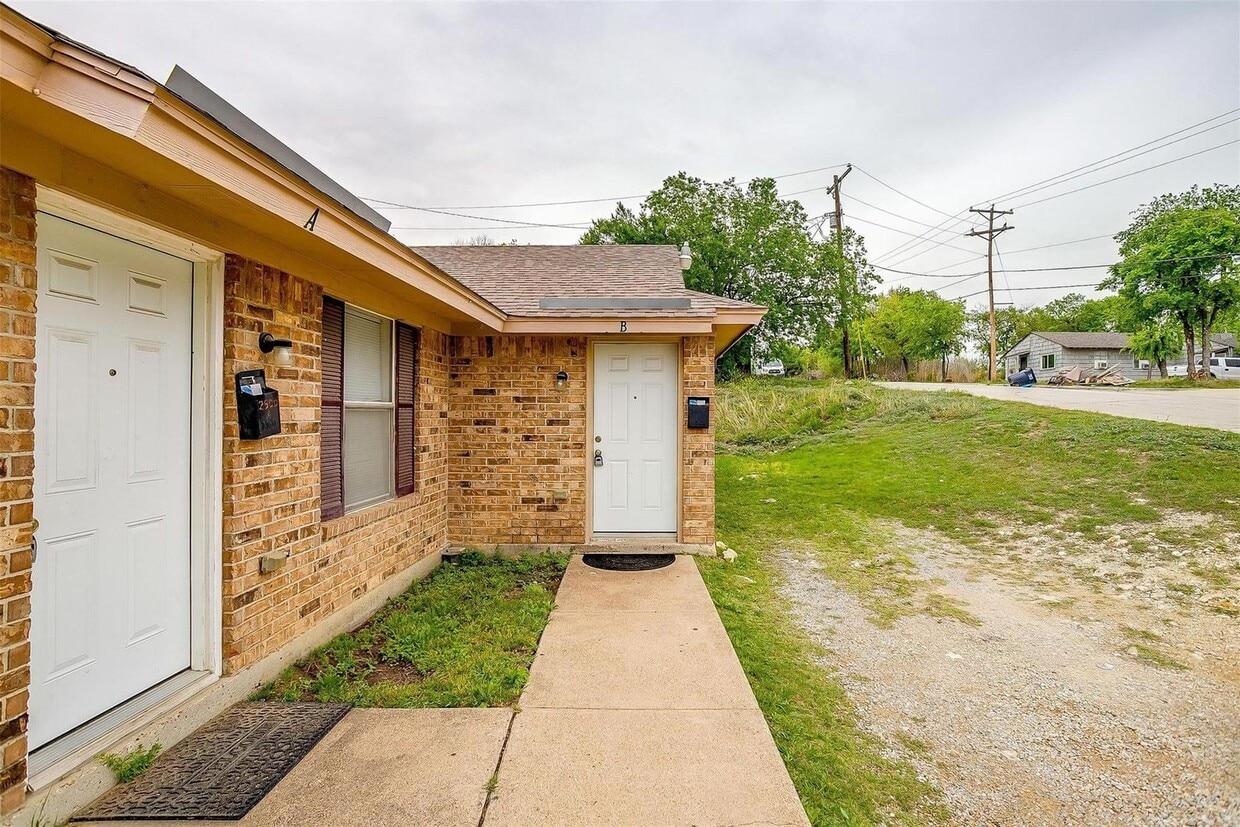 Building Photo - 2600 NW 21st St