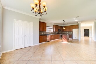 Building Photo - 5527 Gatesprings Ln