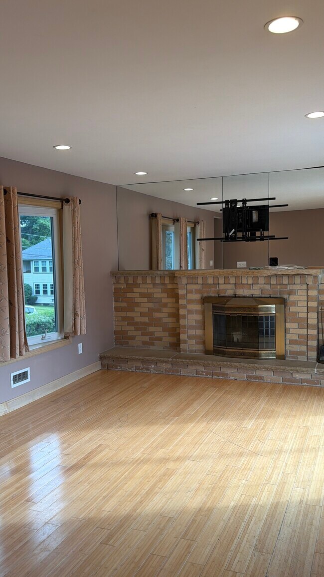 Building Photo - 52 Channing Rd