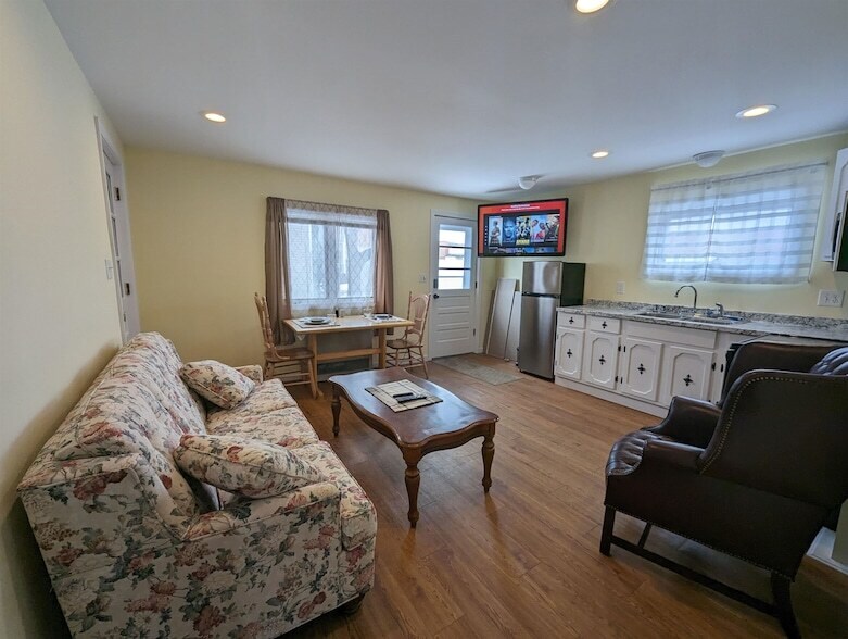 Primary Photo - 6 Sixth Street Unit B