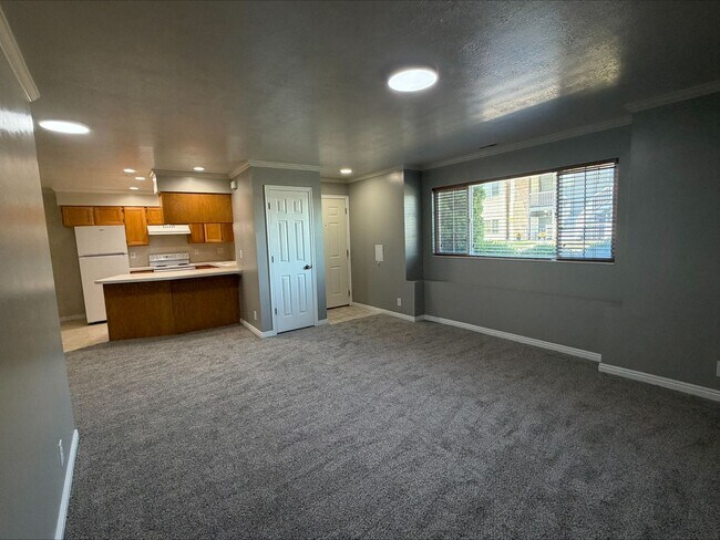 Foto del edificio - Move In for Less! $1,000 Move-In Credit | 2 Bed 1.5 Bath Condo in Ogden!