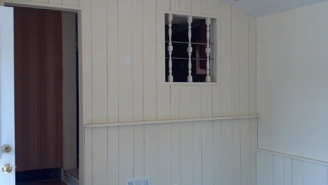 Building Photo - 16 Sadowski St