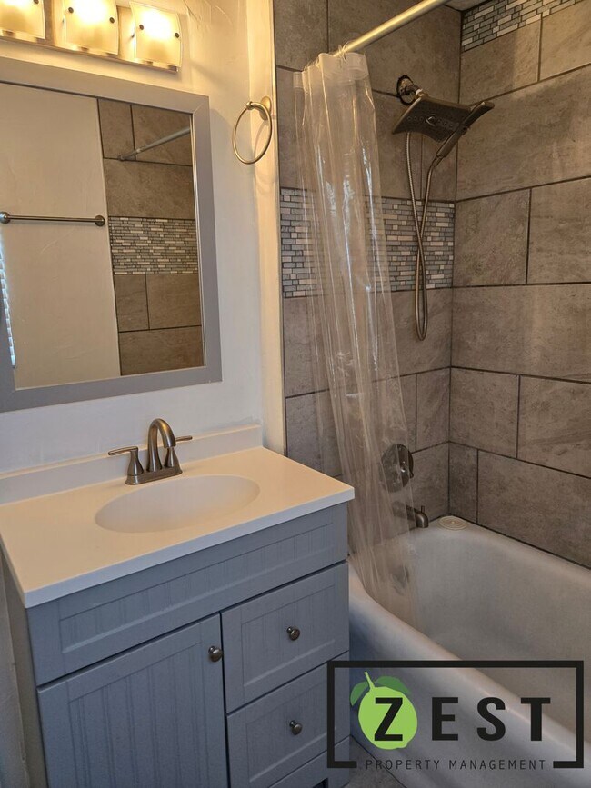 Foto del edificio - Gorgeous 3 BED 1 BATH - 1,200 Available Now!!!