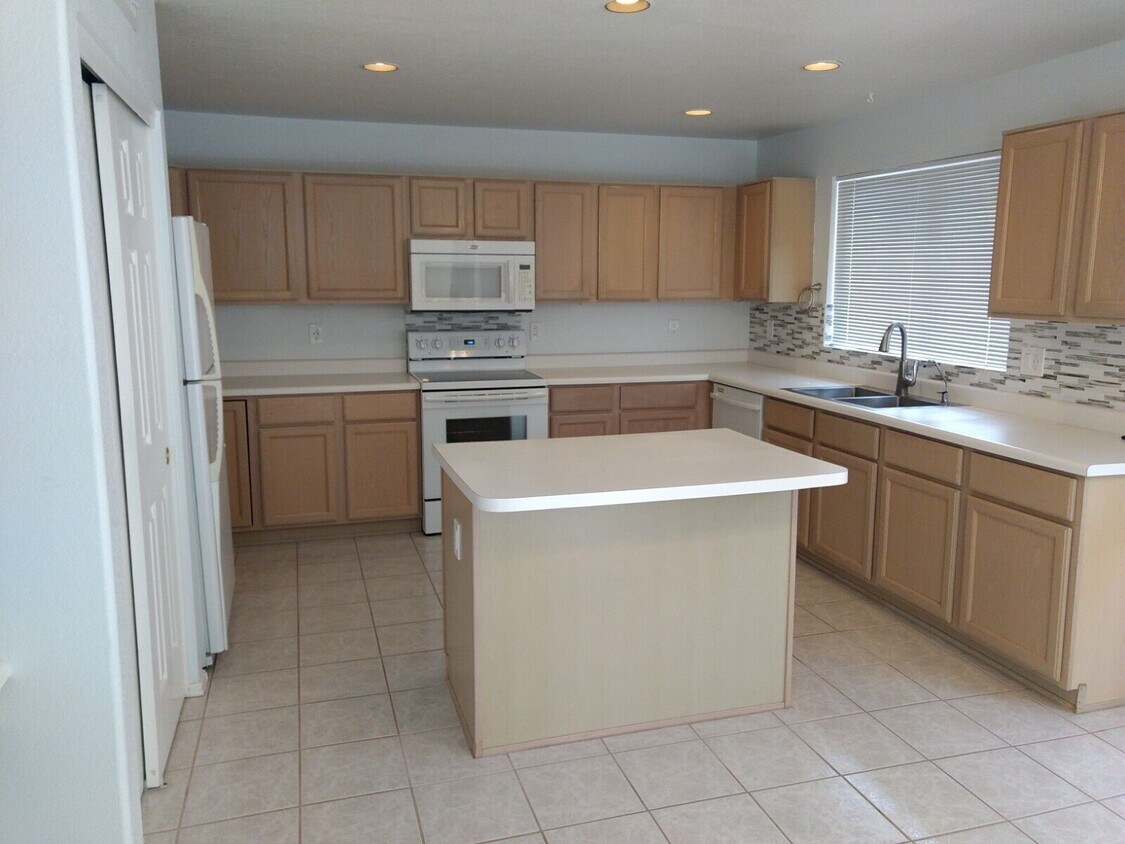 Foto principal - 3213 E Rosemonte Dr