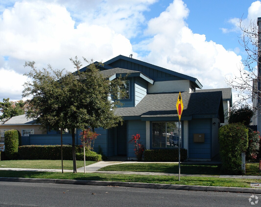 Foto del edificio - 10772-10778 Oak St