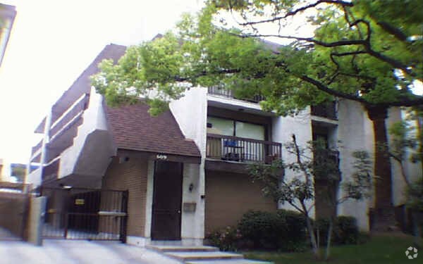 Building Photo - 609 Raleigh St