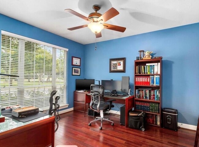 Foto del edificio - 2211 Mad River Ln