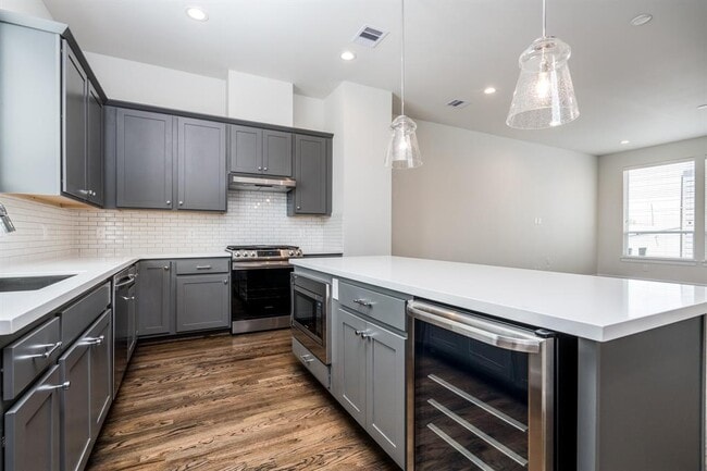 Building Photo - 3028 Charline