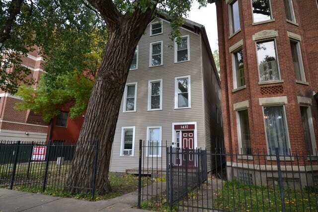 Building Photo - 1427 N Wicker Park Ave
