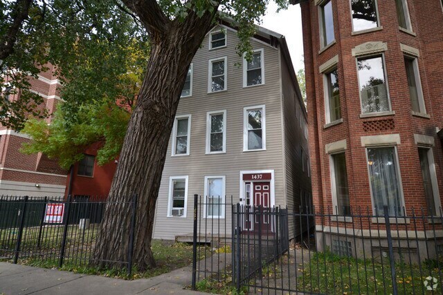 Building Photo - 1427 N Wicker Park Ave