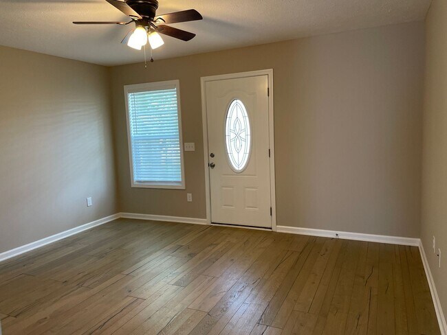 Foto del edificio - 3 br, 2 bath House - 607 Montgomery St.