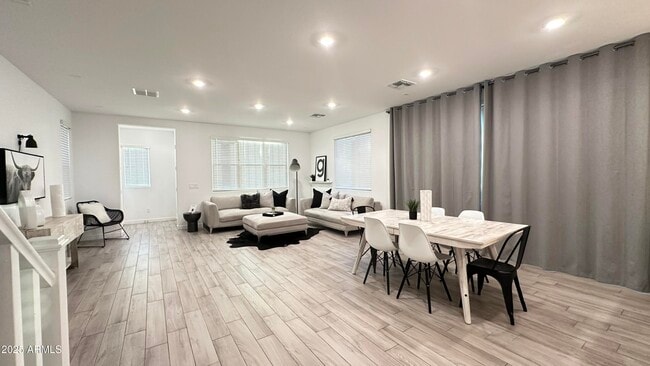 Foto del edificio - 1827 S Bedford Pl