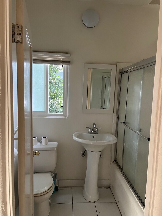 Foto del edificio - 945 Hilgard Ave