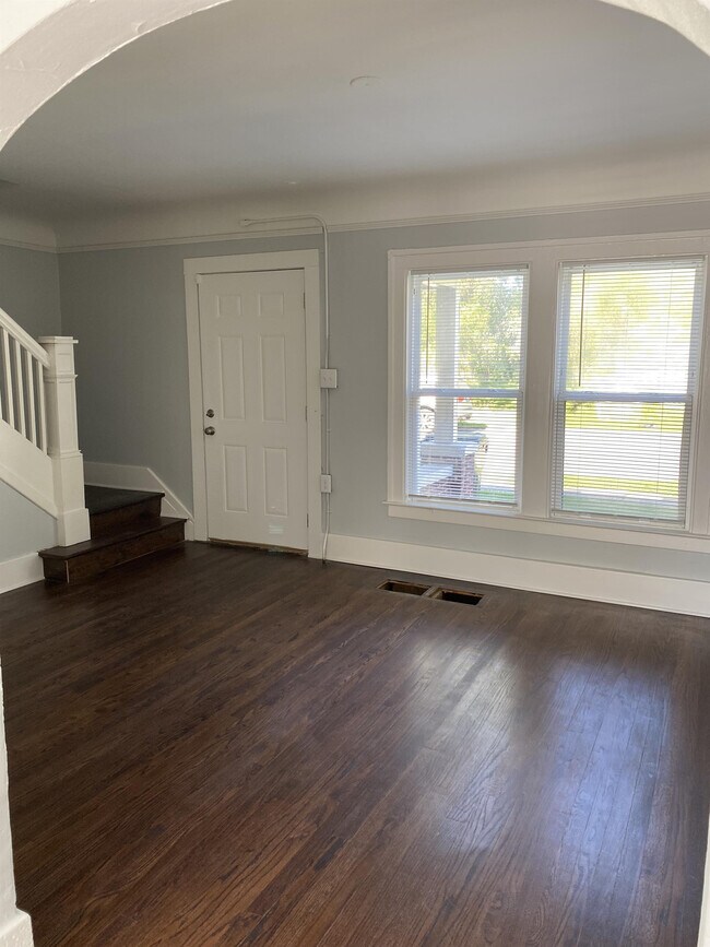 113 W Rundell St, Pontiac, MI 48342 Townhome Rentals in Pontiac MI