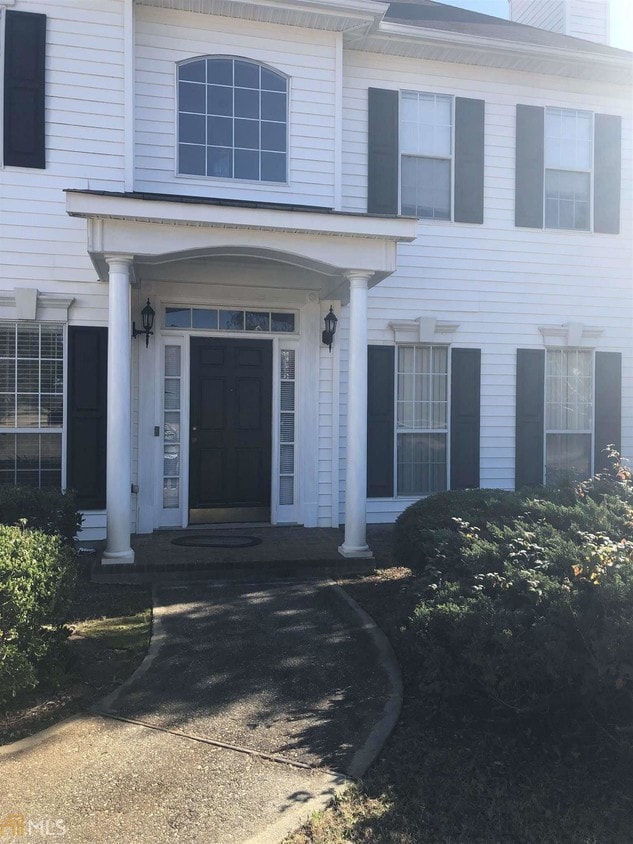 Primary Photo - 270 Saddle Ridge Way