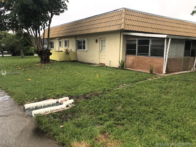 Foto del edificio - 7105 NW 79th Ave