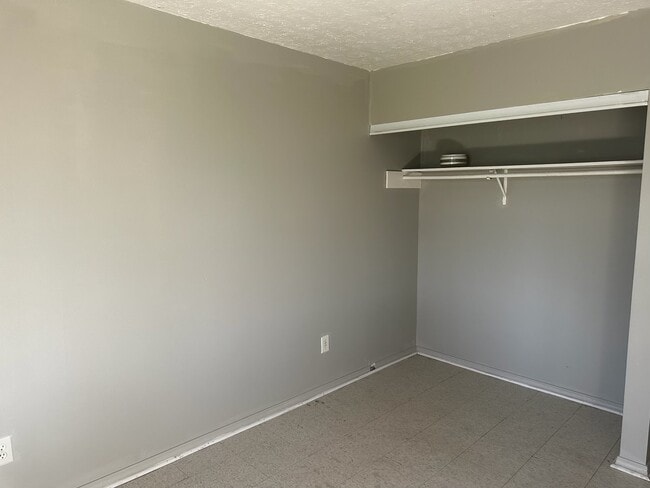 Building Photo - 3710 Benttree Dr