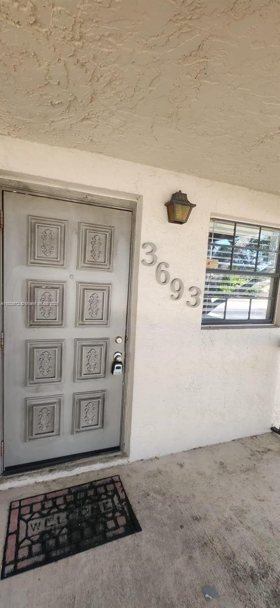 Foto del edificio - 3693 NW 94th Ave