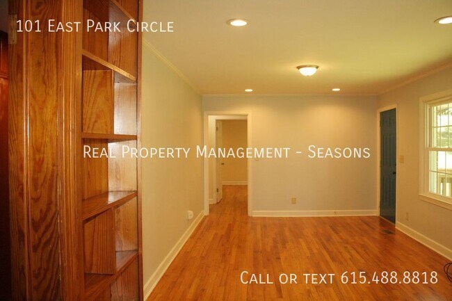 Building Photo - Vintage Ranch with 3 bedrooms, 3 full bath...