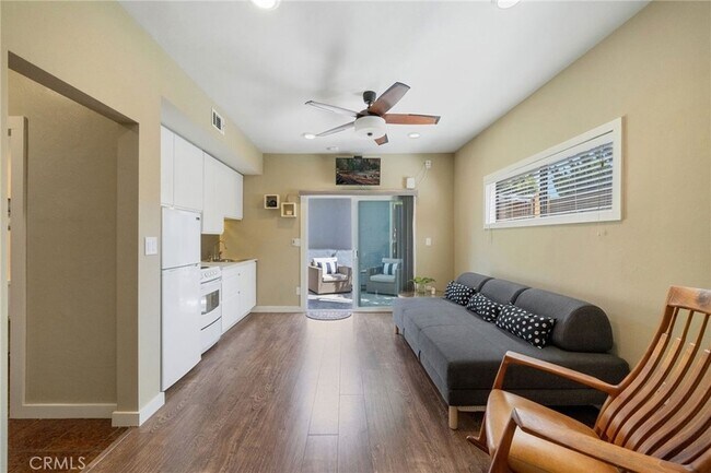 Foto del edificio - 215 Monterey Dr