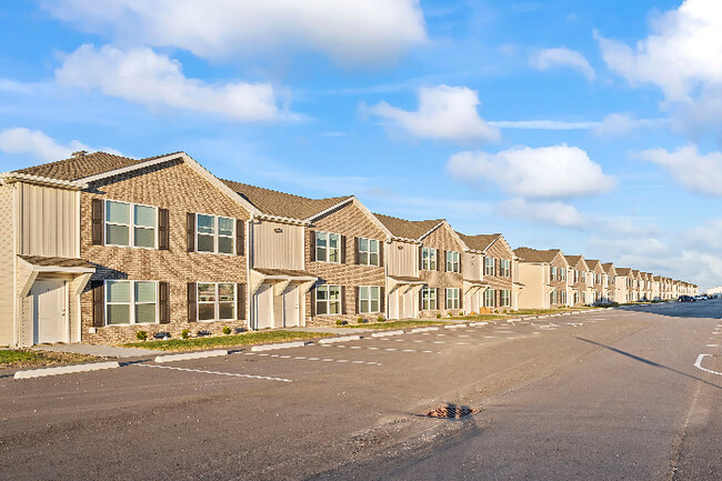 Foto del edificio - Falcon Place Townhomes