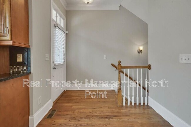 Foto del edificio - 3026 Eltham Pl