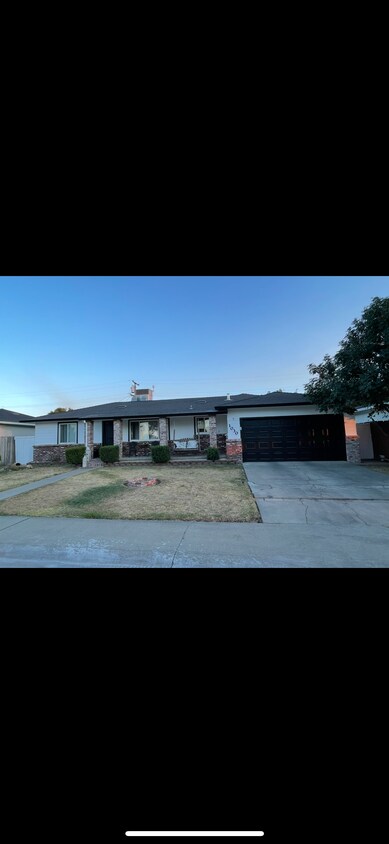 Primary Photo - 1030 W Cedar St