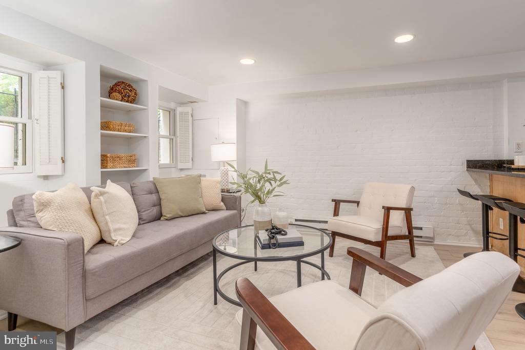 Foto principal - 1683 35th St NW