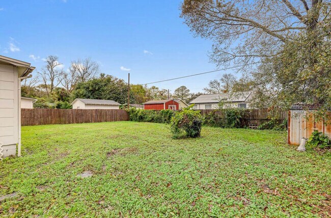 Foto del edificio - 5319 Attleboro St