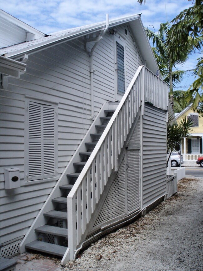 Building Photo - 922 Eaton St