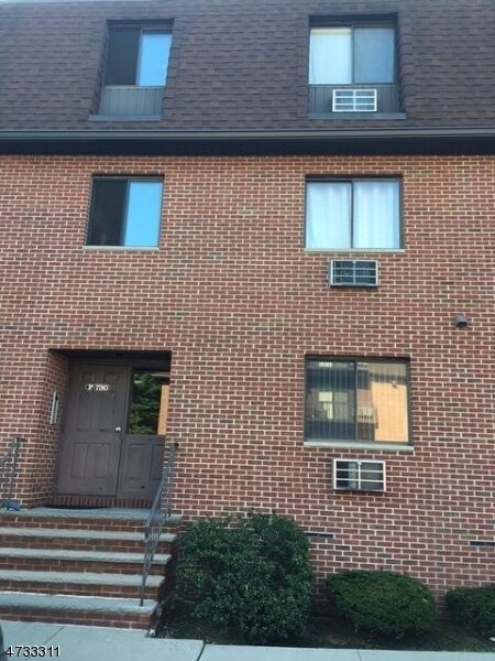 Primary Photo - 730 Mill St