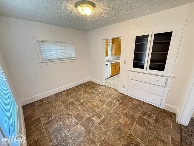 Building Photo - 912 S 10th Ave