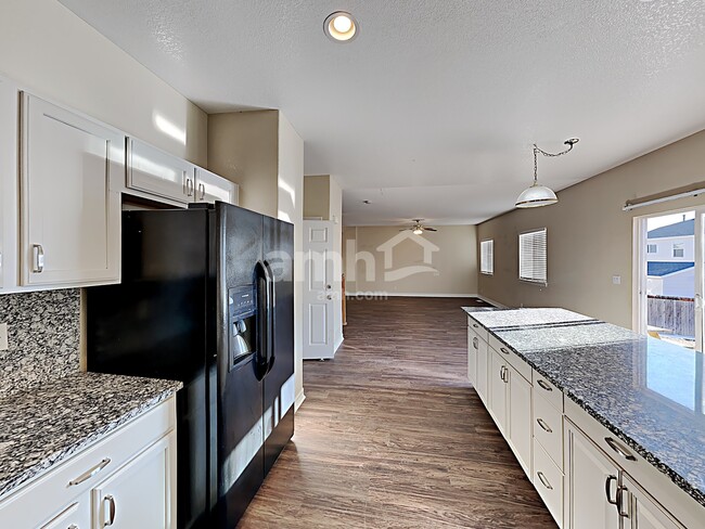 Foto del edificio - 13945 Jasmine St