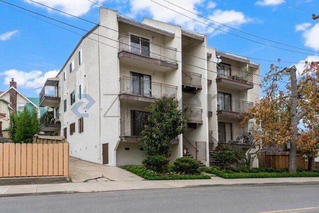Building Photo - Unit 1