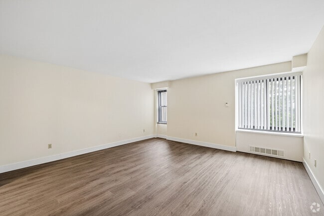 1BR,1BA - 589SF - Living Room - Lakewood Apartments