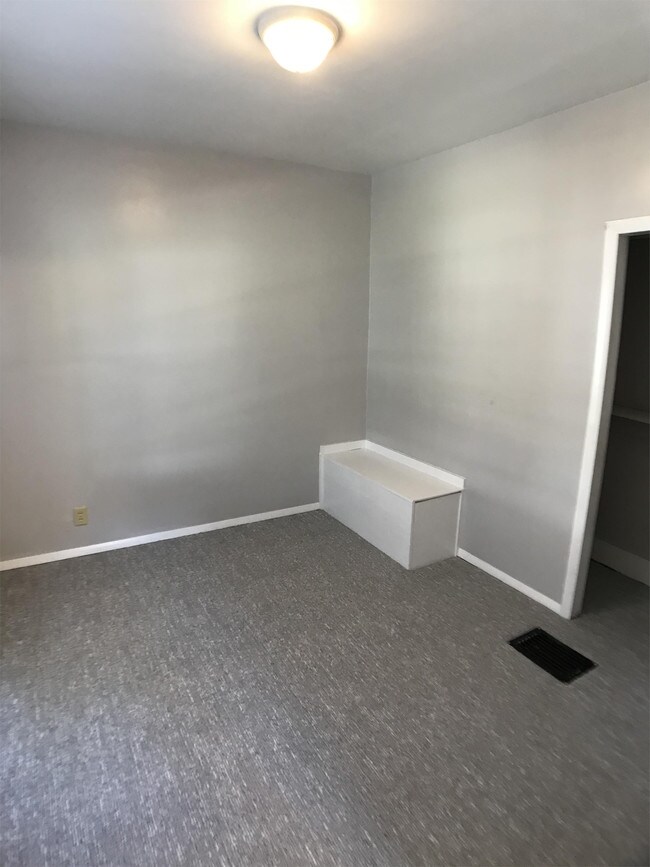 Foto del edificio - 828 N Chestnut Ave