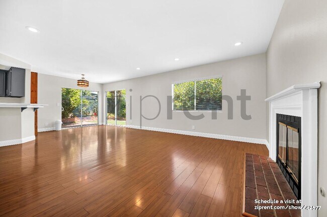 Foto del edificio - 11390 Dronfield Terrace