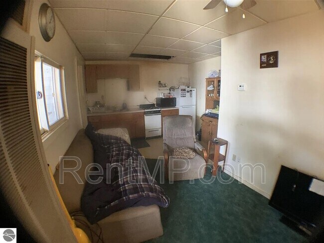 Foto del edificio - 1024 E Chippewa St