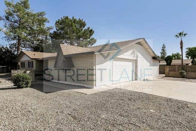 Building Photo - REDUCED!