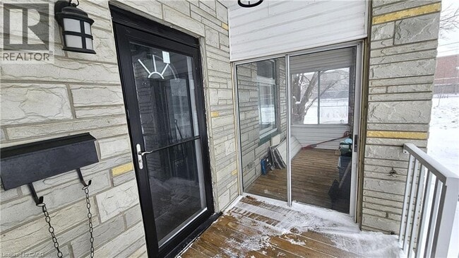 Building Photo - 285 Borden Ave S