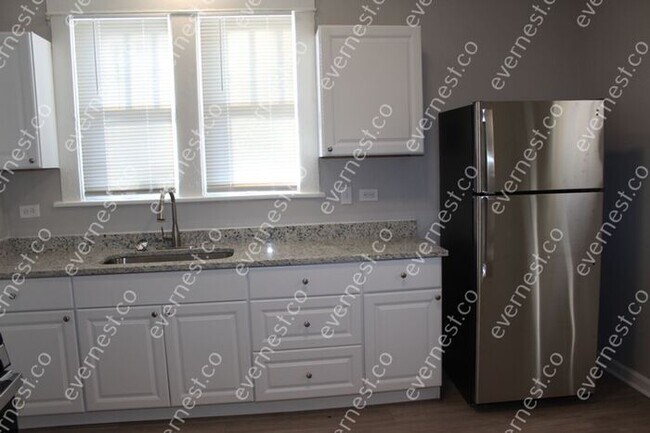 Building Photo - 2 BED & 1 BATH / PET-FRIENDLY / S8 ACCEPTED